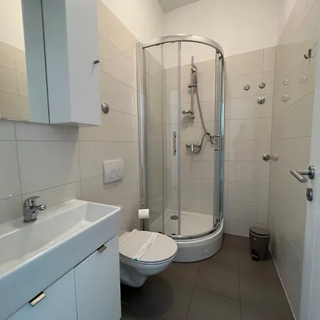 Daire Baska Guest House *